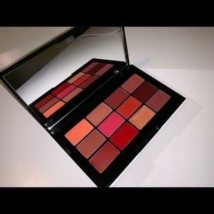 Bobbi Brown Lips University